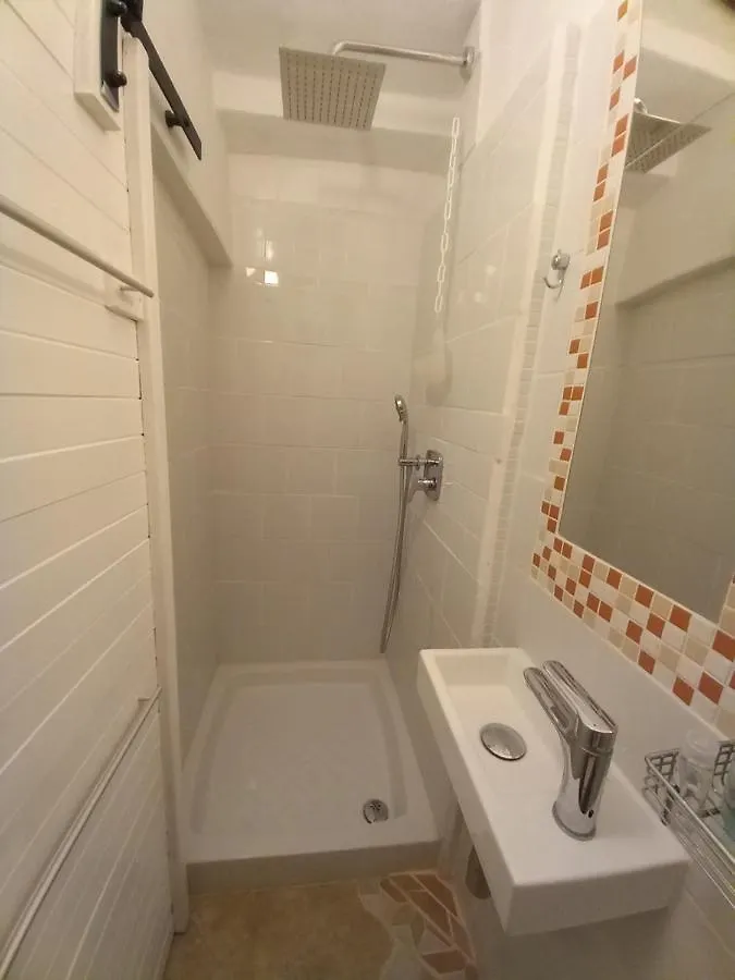 רוביני Bunari Studio Apartment